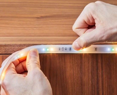 As fitas de LEDs aderem à madeira?