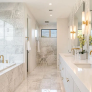 31 pomysłów na oświetlenie łazienki, które wprowadzą styl do Twojej przestrzeni-3